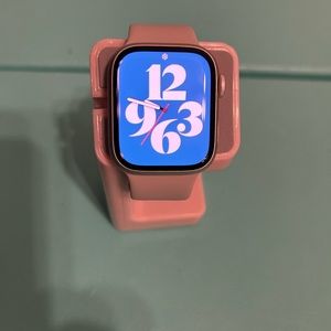 Apple Watch Series 7 41mm and Stand